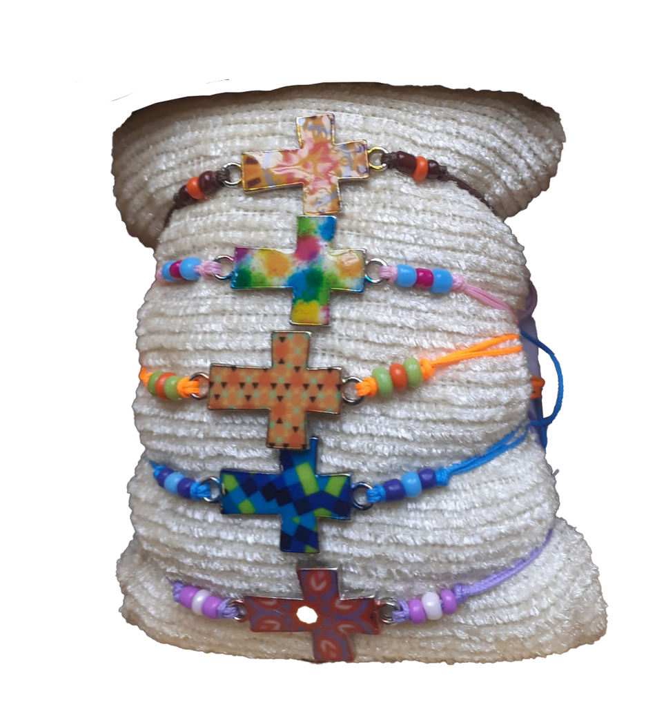 Armband op gekl. koord/kruisje geëmailleerd - assortiment (20x16mm)