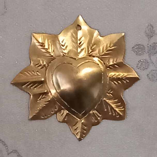 [GIR-82EVL 12] EX VOTO LAITON EMBOSSE ET DECOUPE MAIN. 6*6 CM