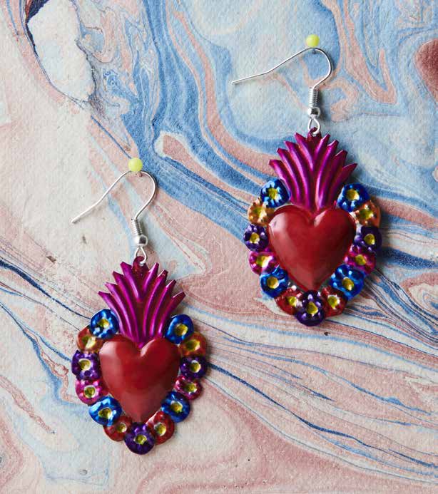 BOUCLE D OREILLE EX VOTO EN METAL REPOUSSE 3.4*5CM