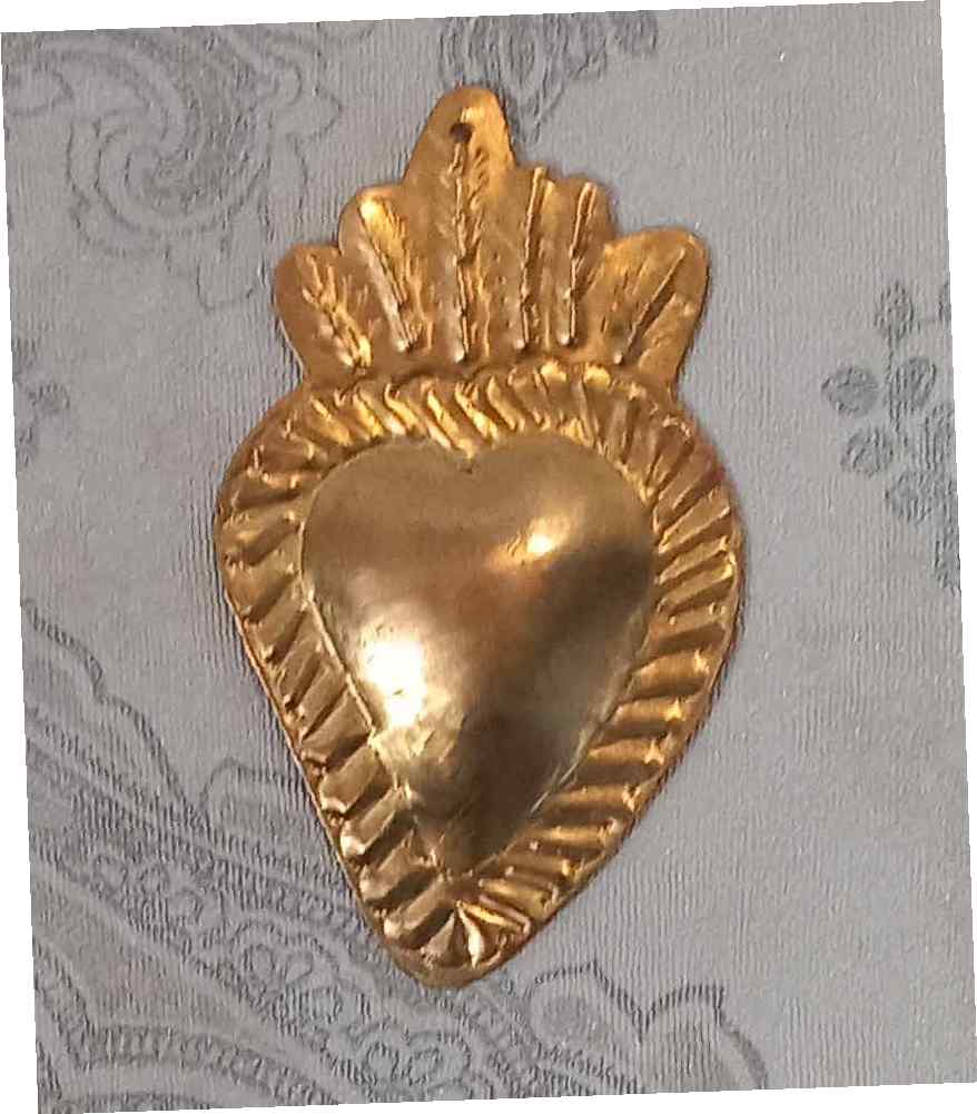 EX VOTO LAITON EMBOSSE ET DECOUPE MAIN. 8*6 CM