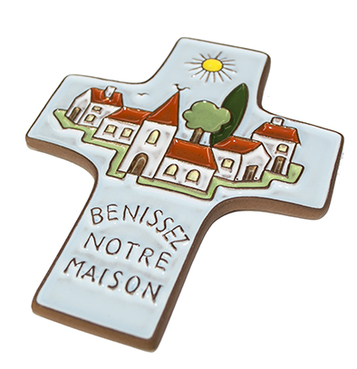 Kruisbeeld keramiek - 'Bénissez notre...' - licht blauw (95x120mm)