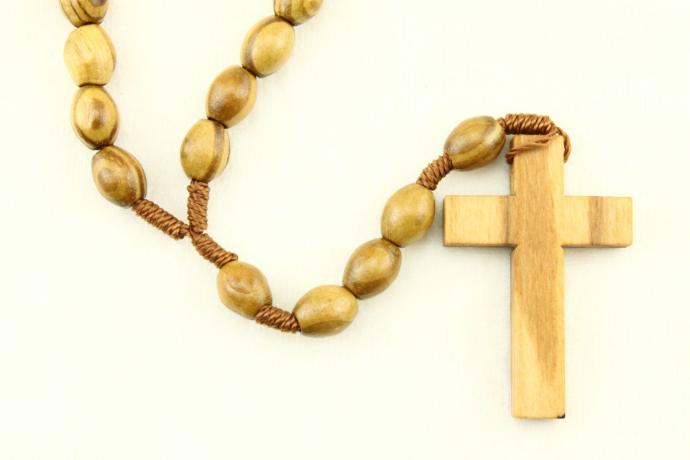 Rozenkrans - ovaal olijfhout op koord met sluiting (9x8mm)