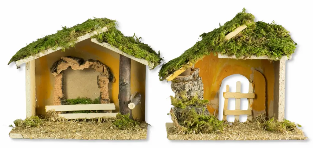 Kerstal leeg in hout/mos - assorti (22x12x19cm)