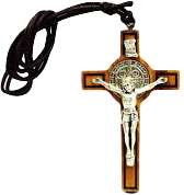 [KOK-09740BEN] Croix St Benoit sur cordon - bois d'olivier (45x30mm)