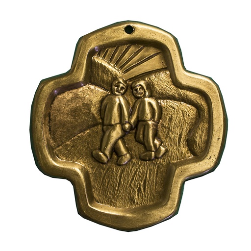 [MKR-60K68D] Croix murale métal/doré - 'Ensemble en route' (95x100mm)