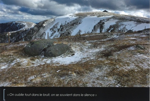 [CRT-24CS630] On oublie tout dans le bruit, on se souvient dans le silence.
